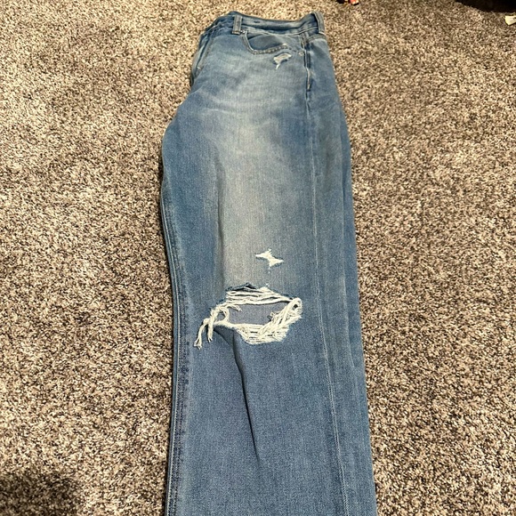 American Eagle Mom Jeans - Picture 4 of 7